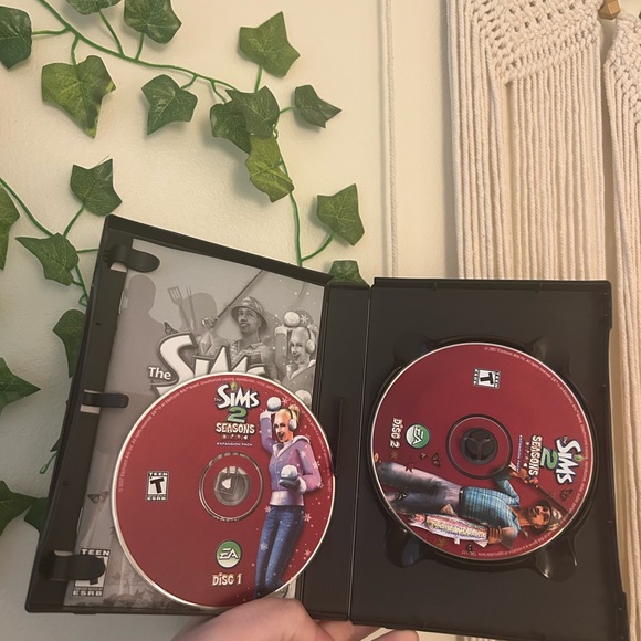 LOT: All My Sims 2 Games (Double Deluxe, University, Seasons, and more!) - Picture 11 of 14